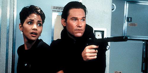 `Decisión Crítica´ -Seagal sale de escena y le deja el marrón a Russell-