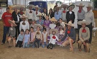 Capilla Campeón con los “Bigotones”
