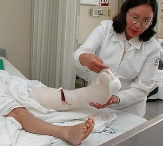 Daño severo al hígado, traumatismos y la muerte, consecuencias más graves por beber alcohol: IMSS