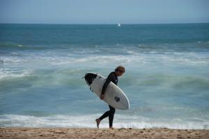 SURFEANDO POR LA VIDA…