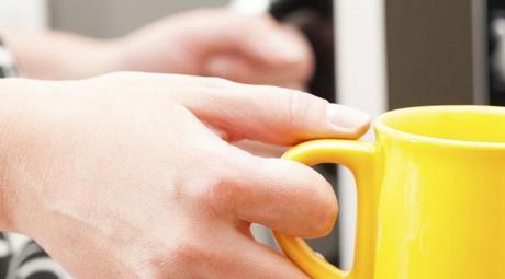 Ensalada de lechuga con atún y nueces saludable