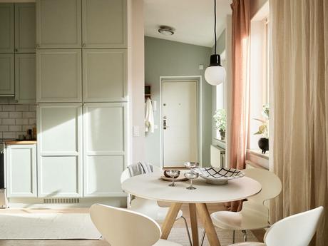 delikatissen scandi tiny apartment scandi romantic nordic pastel colors decor girls apartment estilo nórdico para chicas decoración femenina decoración coqueta decoración acogedora y cálida charming decor apartamento femenino  