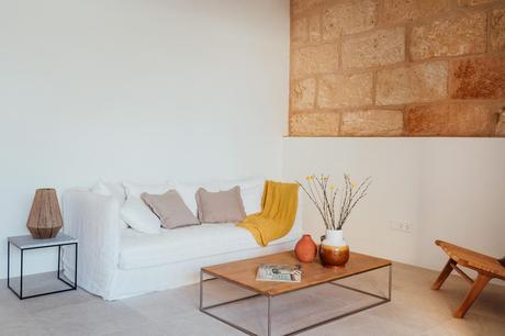 salón con sillares en las paredes