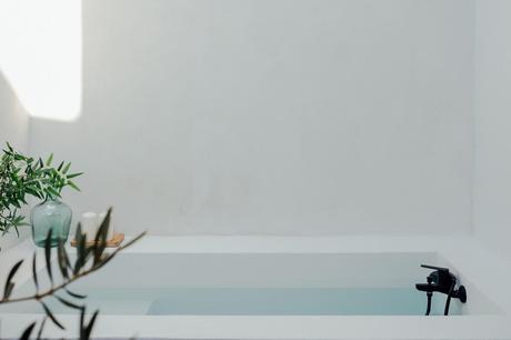 pequeña piscina minimalista