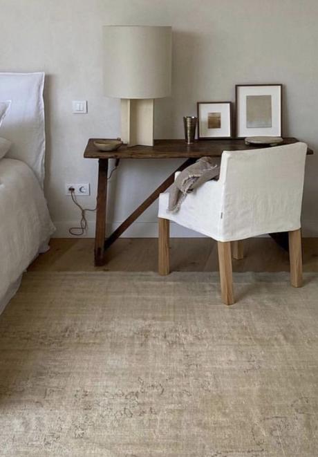 Silla de madera con funda de lino