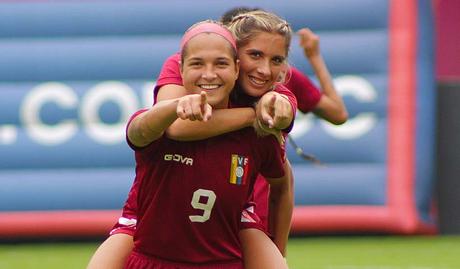 Deyna Castellanos da la victoria a la Vinotinto femenina con doblete