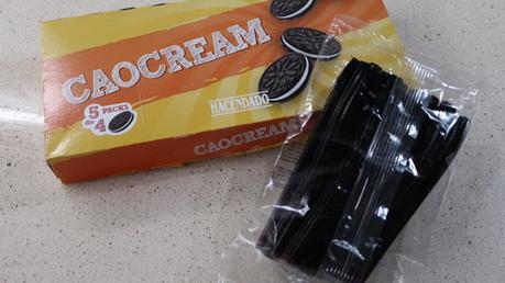 Lo ingredientes para hacer hacer arañas de Oreo para Halloween