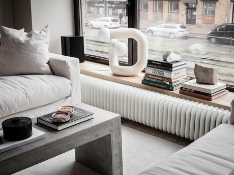 delikatissen scandinavian elegant apartment scandi design muebles de diseño nórdico men scandi decor grandes ventanales casas en arco decoración masculina decoración elegante decoración de diseño apartamento sueco diseño  