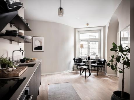 delikatissen scandinavian elegant apartment scandi design muebles de diseño nórdico men scandi decor grandes ventanales casas en arco decoración masculina decoración elegante decoración de diseño apartamento sueco diseño  