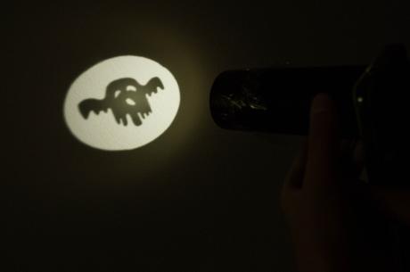 DIY-proyector-sombras-halloween