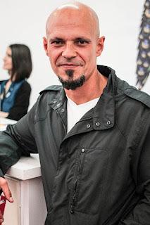 Astillas en la piel (César Pérez Gellida)