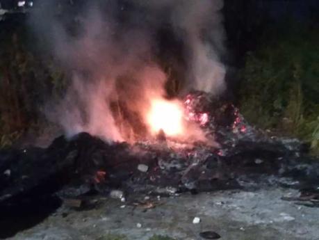 Niños apagan incendio en terreno baldío en Las Piedras