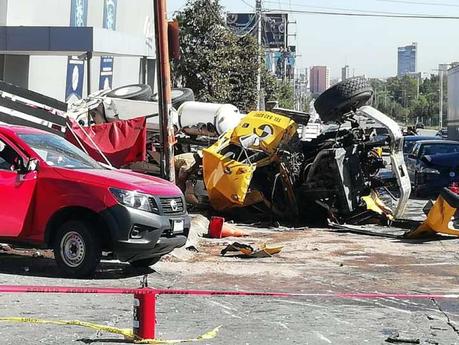 Revolvedora se queda sin frenos en Av. Chapultepec; 1 muerto y 10 heridos