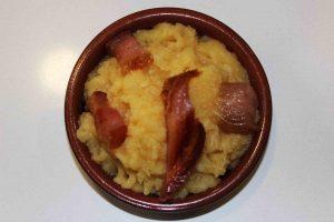 patatas revolconas con torreznos