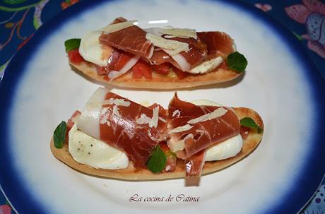 Tosta de jamón con mozzarella Tosta de jamón con mozzarella