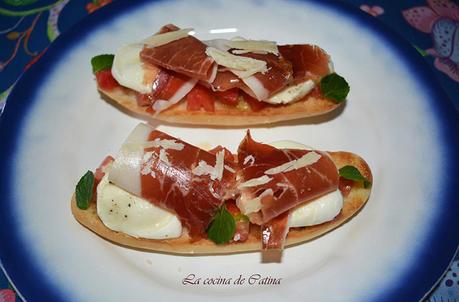 Tosta de jamón con mozzarella Tosta de jamón con mozzarella