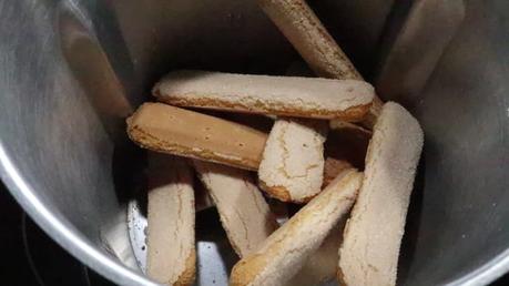 Cheesecake de Calabaza en Mambo Ponemos la galletas y las trituramos