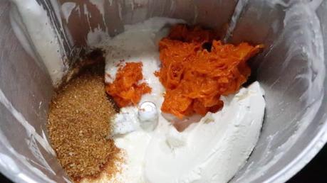 Cheesecake de Calabaza en Mambo En el vaso mezclamos el azúcar y la calabaza
