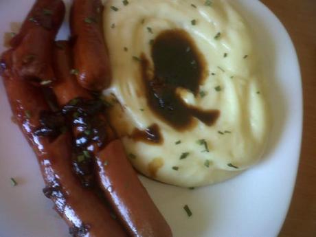 Salchichas con puré casero al perejil
