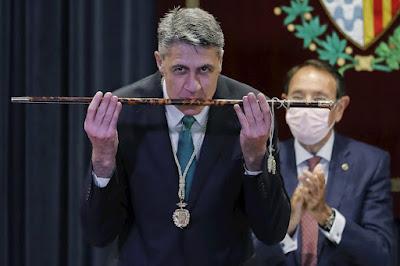 El albiolismo pierde la alcaldía de Badalona, pero sigue vivo y coleando.