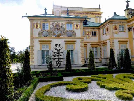 El triple reloj solar del Palacio de Wilanów en Varsovia