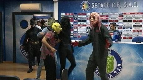 Los futbolistas en la noche de Halloween