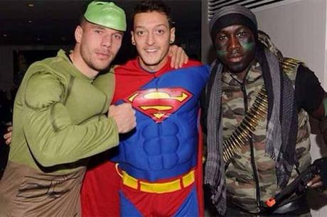 Ozïl se lo pasó bien con sus colegas del Arsenal el año pasado.