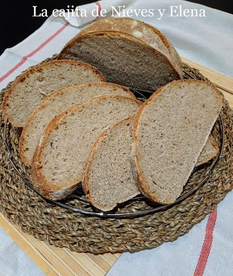 Pan de trigo y espelta con masa madre, dos refrescos y levado lento Pan de trigo y espelta con masa madre, dos refrescos y levado lento