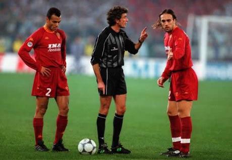 Cafú y Batistuta en una Roma donde también estaba Totti. Casi nada. 