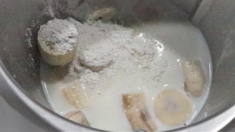 Flan de Plátano con Thermomix ® Echamos los plátano y los mezclamos