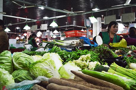 China: El país anima a su población a hacer acopio de comida tras rebrote de Covid-19