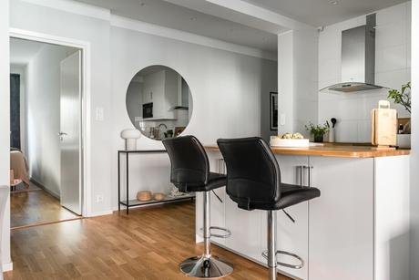 delikatissen white scandi kitchen tiny kitchen tiny apartment scandi kitchen open-plan open kitchen cocina pequeña diseño cocina nórdica abierta cocina escandinava cocina con península cocina blanca  