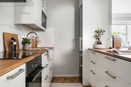 delikatissen white scandi kitchen tiny kitchen tiny apartment scandi kitchen open-plan open kitchen cocina pequeña diseño cocina nórdica abierta cocina escandinava cocina con península cocina blanca  