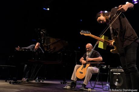 © Roberto Domínguez - Superstrings trio_MontMusic