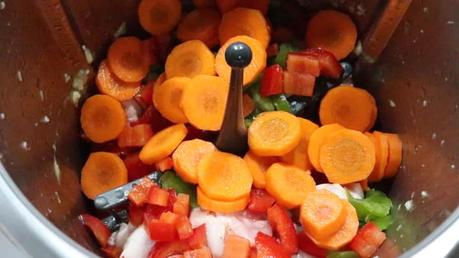 Fideuá con Pollo Thermomix ® Hacemos el sofrito de con la verdura