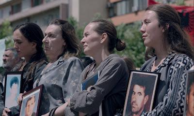 HIVE COLMENA) (Kosovo, Suiza, Albania, Macedonia; 2021) Drama, Político, Social, Histórico, Biográfico