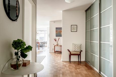 delikatissen scandinavian kitchen scandinavian apartament scandi style modern scandi decor kitchen island distribución abierta decoración nórdica decoración moderna cocina con isla cocina abierta apartamento sueco  