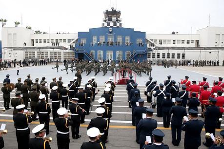 Alfonso Artadi es reconocido como comandante general de la FAP