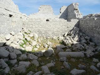 Imagen del mes: Templo romano de la Cilla, en las ruinas de Talavera la Vieja