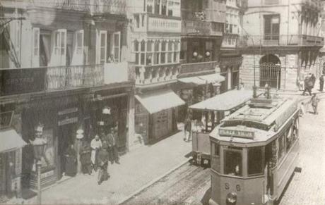 El SDR que no vimos:1912-Tranvías eléctricos a su paso por la Plaza Vieja. El SDR que no vimos:1912-Tranvías eléctricos a su paso por la Plaza Vieja.