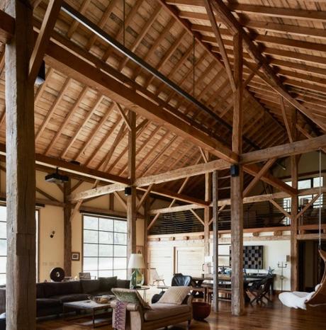 Antiguo Granero Remodelado en Estilo Rustico