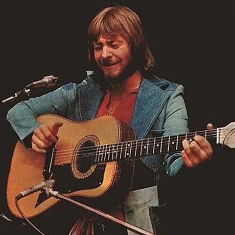 10 temas interpretados por León Gieco. Especial día de la Tradición