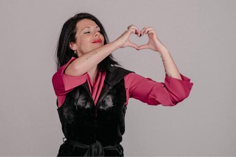 Nessita Arauz expone qué se esconde tras la dependencia emocional en su masterclass de empoderamiento