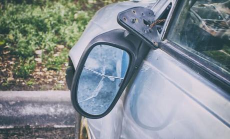 Vuelve la estafa del retrovisor: en que consiste y como evitarla