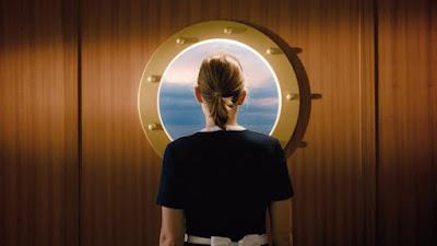 CHICA Y LA ARAÑA, LA (GIRL AND THE SPY, THE) (Das Mädchen und die Spinne) (Suiza, 2021) Vida normal CHICA Y LA ARAÑA, LA (GIRL AND THE SPY, THE) (Das Mädchen und die Spinne) (Suiza, 2021) Vida normal