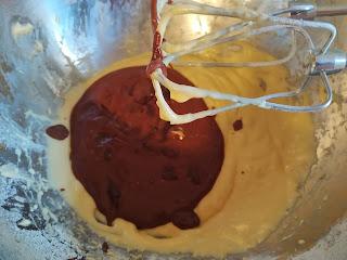 BIZCOCHO ESPONJOSO CON FRUTOS ROJOS BIZCOCHO ESPONJOSO CON FRUTOS ROJOS