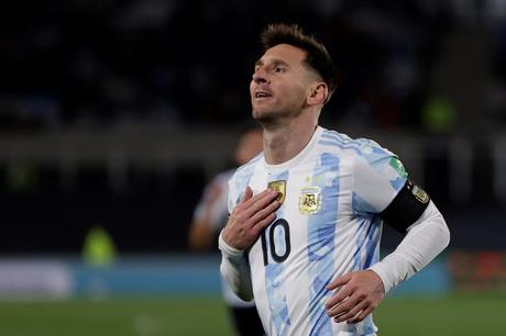 Scaloni confirma que Messi jugará con la albiceleste ante Brasil este martes