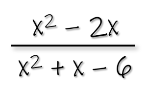 Simplificar fracciones algebraicas