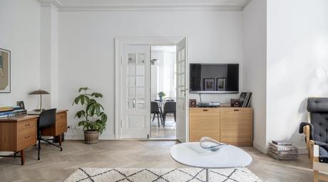 delikatissen villa familiar moderna de estilo nórdico villa de alquiler copenhague vacaciones dinamarca scandinavian style scandinavian design scandinavian decor scandi villa copenhagen hard wood floor scandinavian diseño nórdico diseño danés danish villa to rent alquiler vacaciones copenhague  