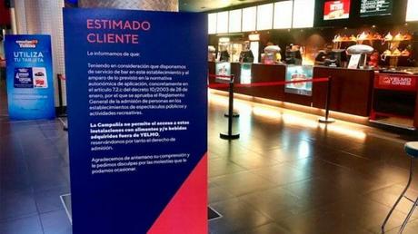 La leyenda urbana de no poder llevar tus palomitas al cine